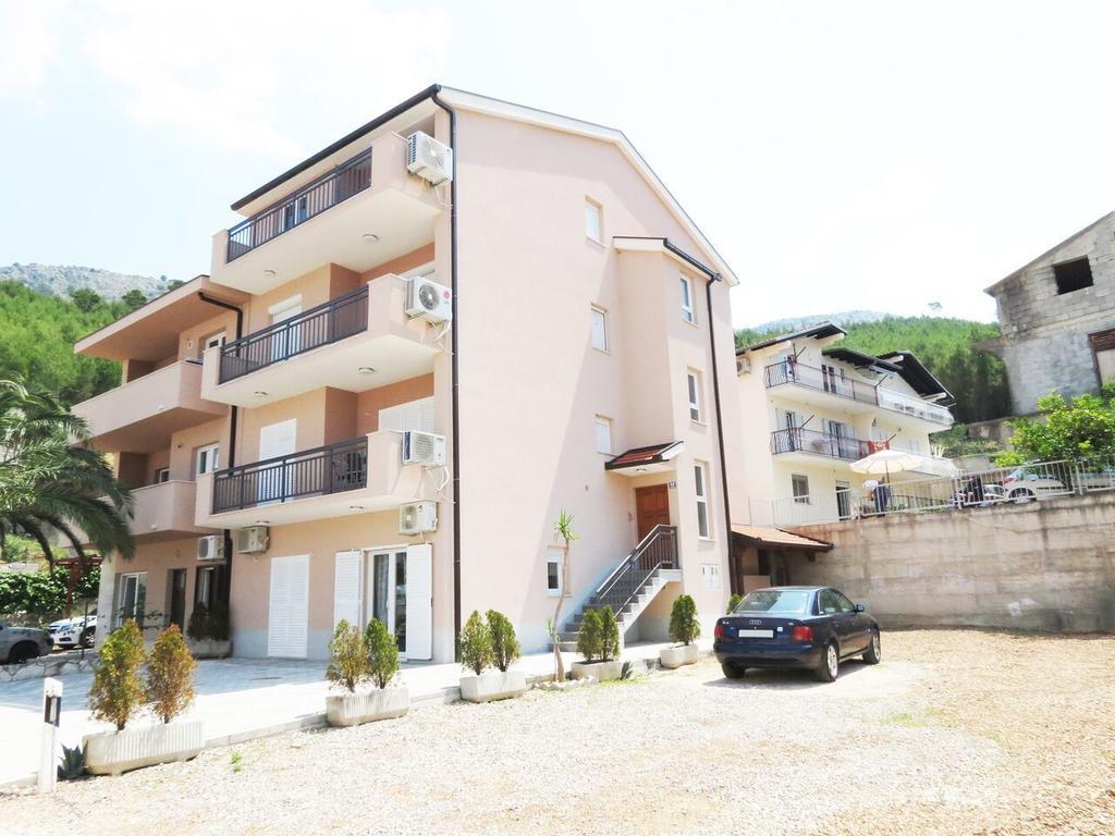 Apartments Ljubicic Podstrana Exterior photo