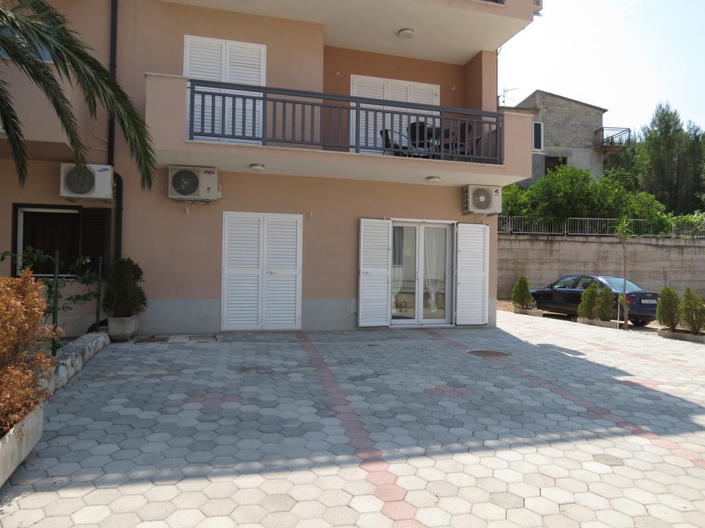 Apartments Ljubicic Podstrana Exterior photo