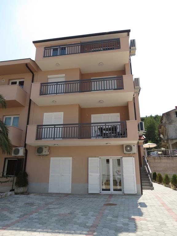 Apartments Ljubicic Podstrana Exterior photo